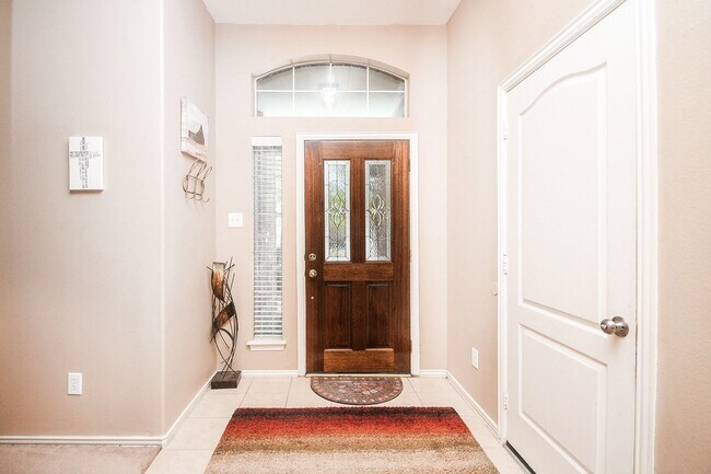 Building Photo - 5823 Knollwood Tr