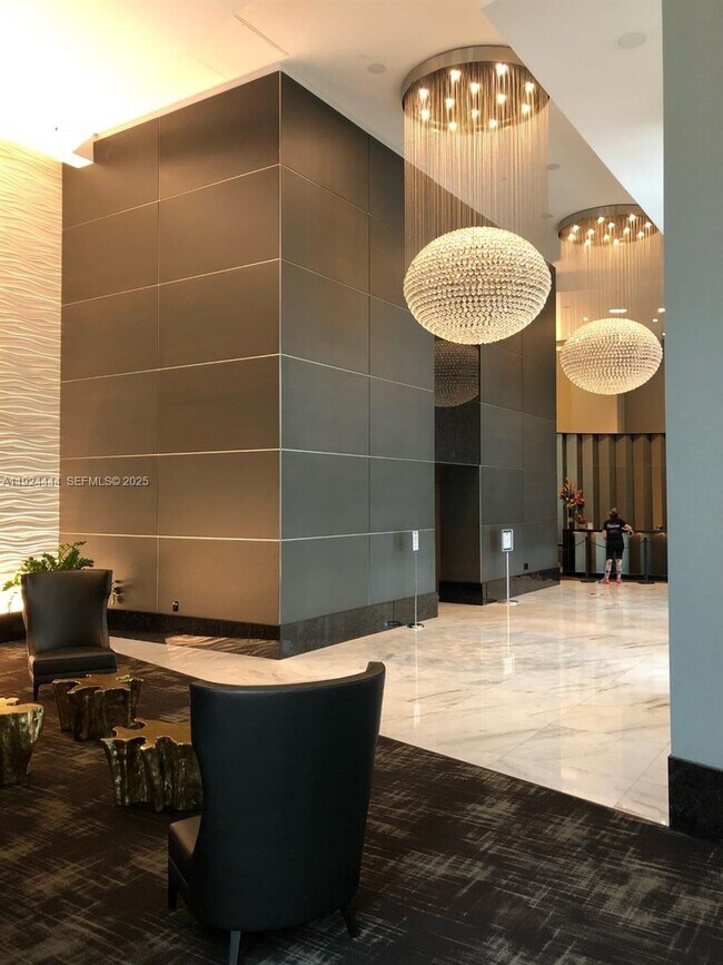 Building Photo - 950 Brickell Bay Dr