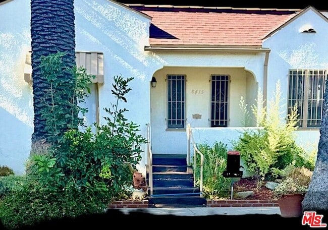 Primary Photo - 8415 Rosewood Ave