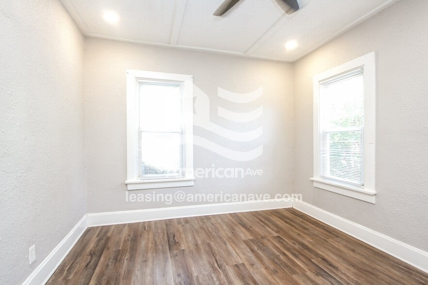 Building Photo - 1732 Draper St