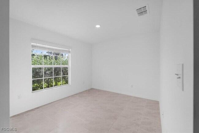 Building Photo - 2224 NW 23rd Terrace