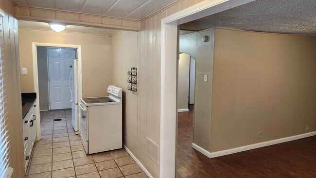 Building Photo - 278 Baird Ave