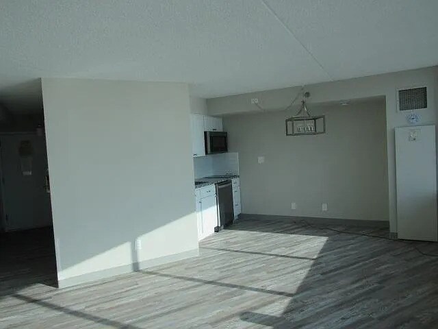 Building Photo - 1515 Boardwalk Ave