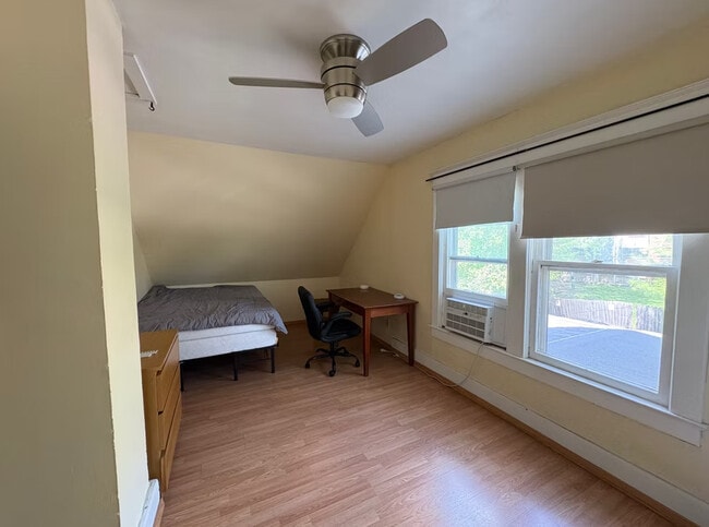 Building Photo - 306 W John St