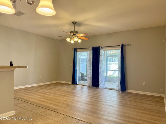 Building Photo - 580 Crystal Way