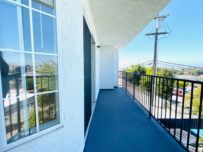 Building Photo - *****1,000 off first months rent********* Beautifully Upgraded 2 Bedroom Apartment For Rent!