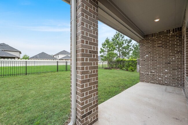 Building Photo - 16868 Pink Wintergreen Dr