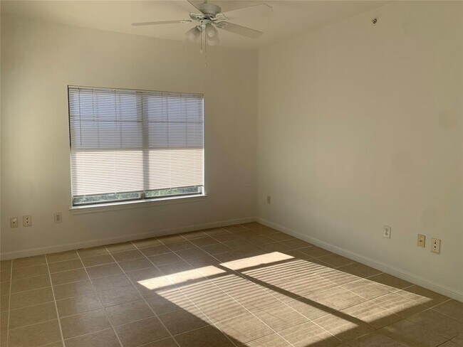 Building Photo - 2320 Gracy Farms Ln