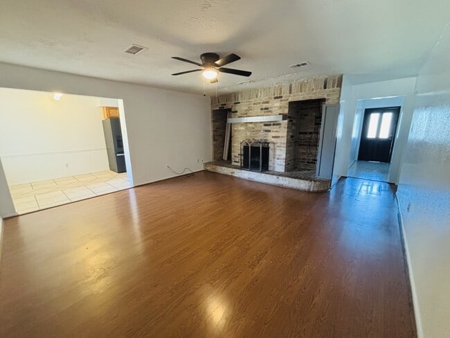Building Photo - 9515 Water Park Ct