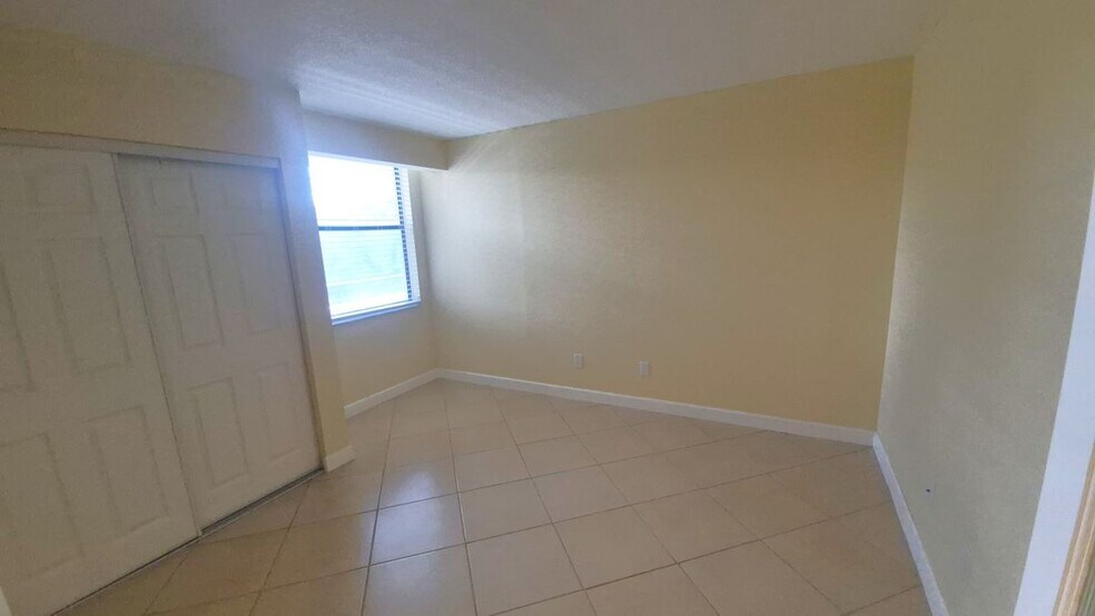 Building Photo - 820 Lavers Cir