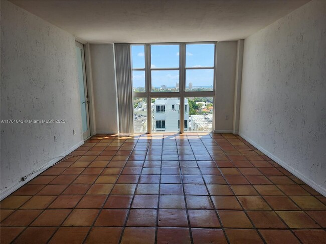 Building Photo - 1228 West Ave