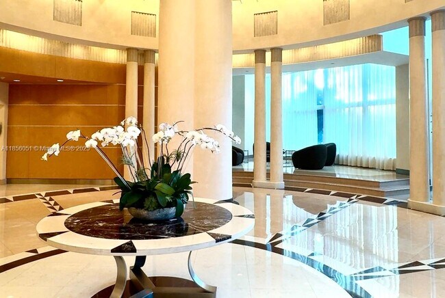 Building Photo - 2127 Brickell Ave