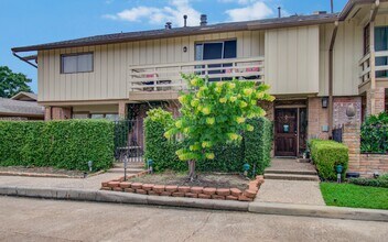 Building Photo - 823 S Ripple Creek Dr