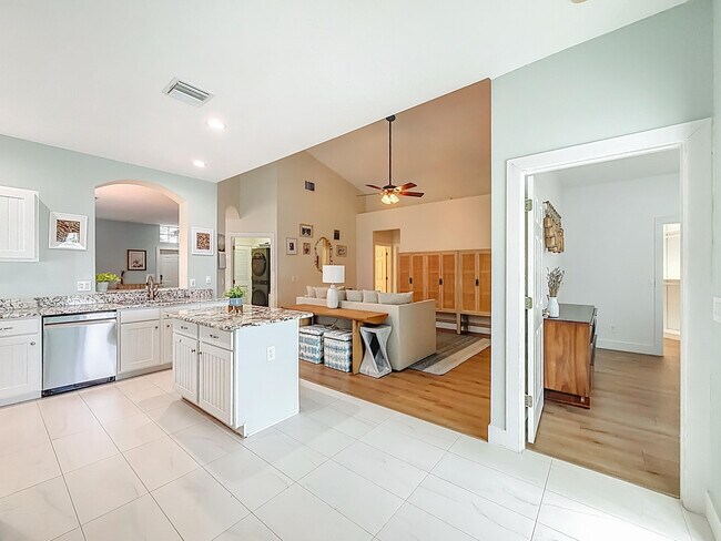 Building Photo - 1143 Canoe Point