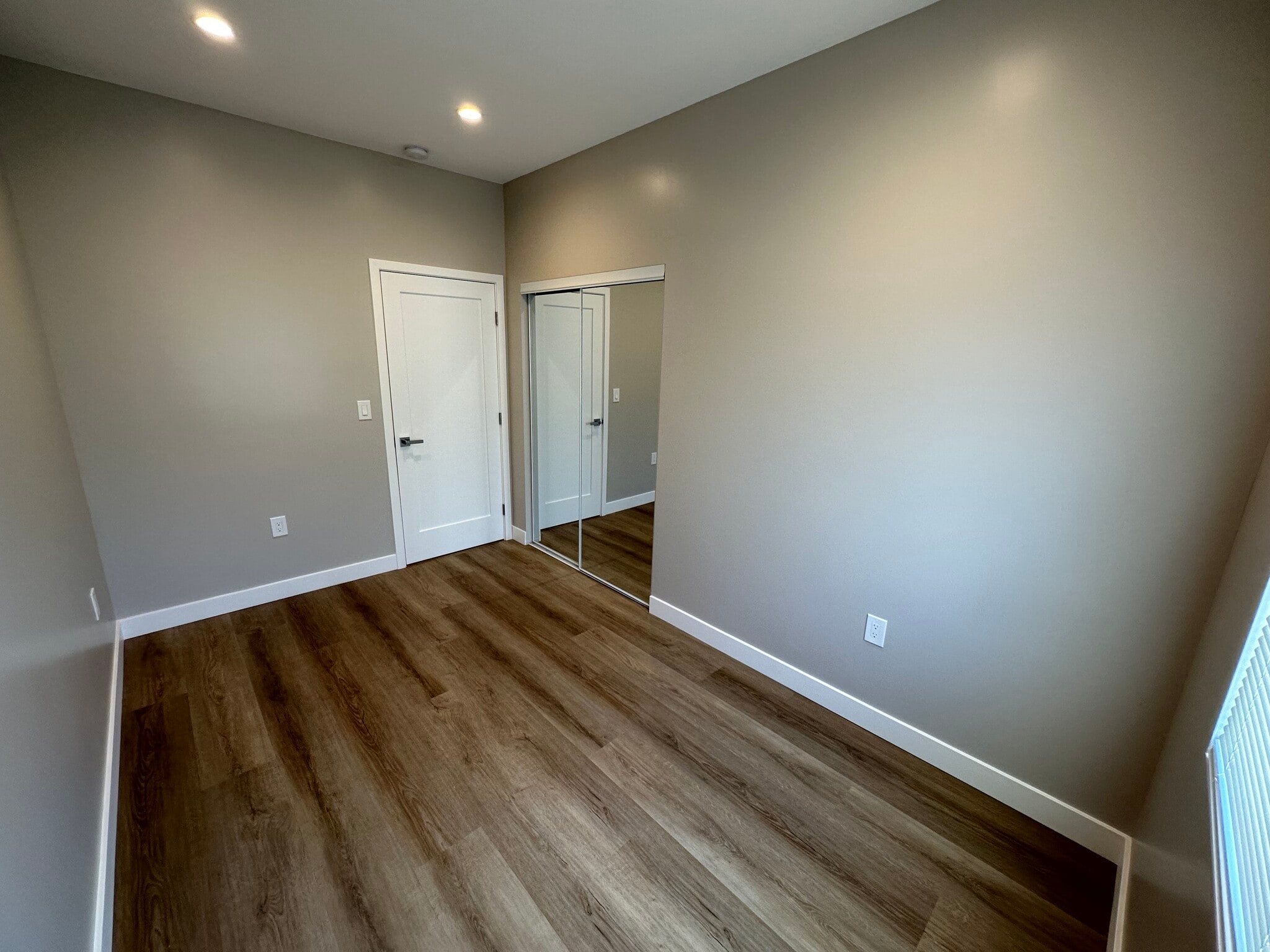 Building Photo - 8436 Oakdale Ave