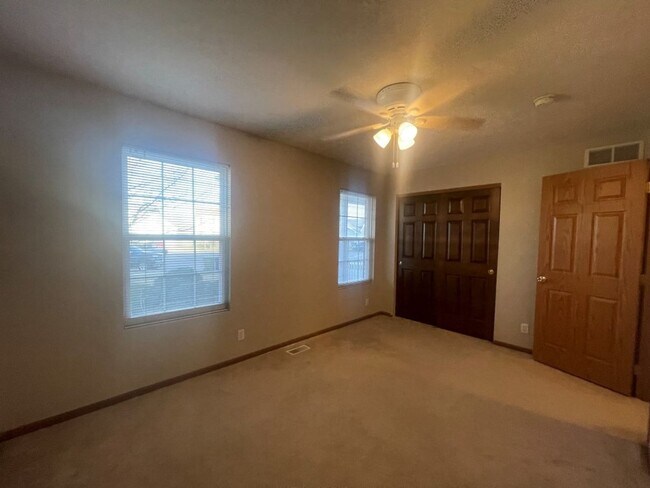 Building Photo - Home For Rent Bellevue.