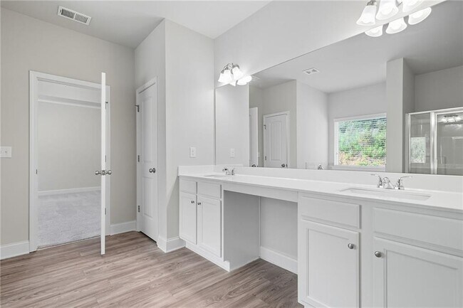 Building Photo - 33 N Village Cir