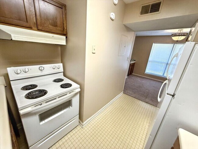 Building Photo - 3025 Chase Ln