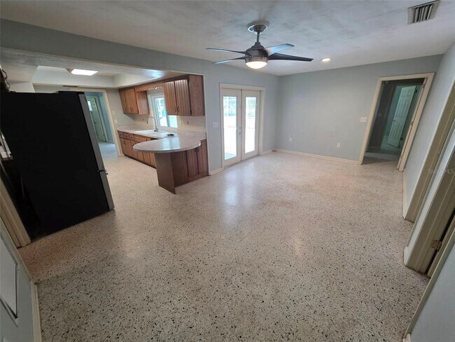 Building Photo - 25601 Laylaine Dr