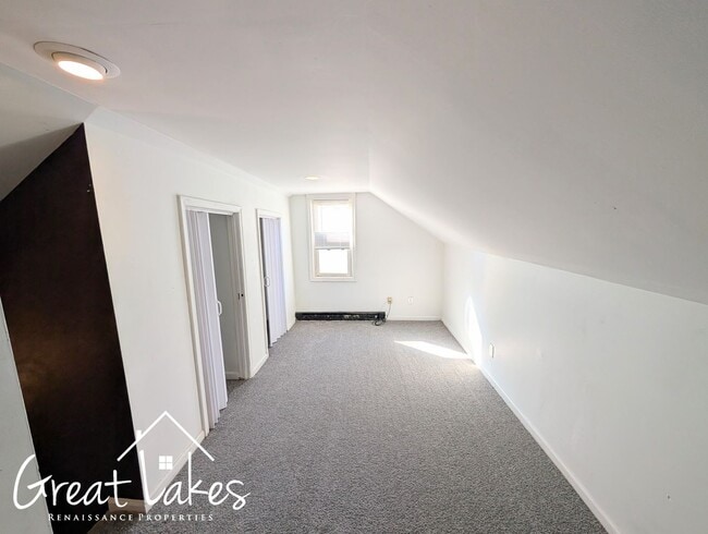 Building Photo - Lovely 3 Bedroom 1 Bathroom now available ...