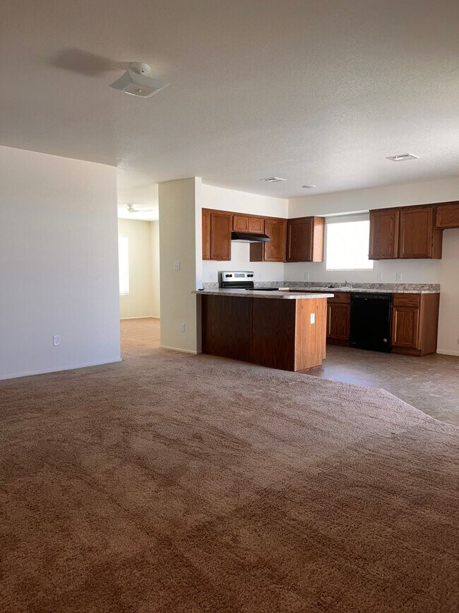 Building Photo - Desert Sands