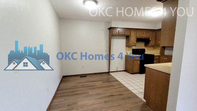 Building Photo - 2 Bed Near NW Expressway & Rockwell