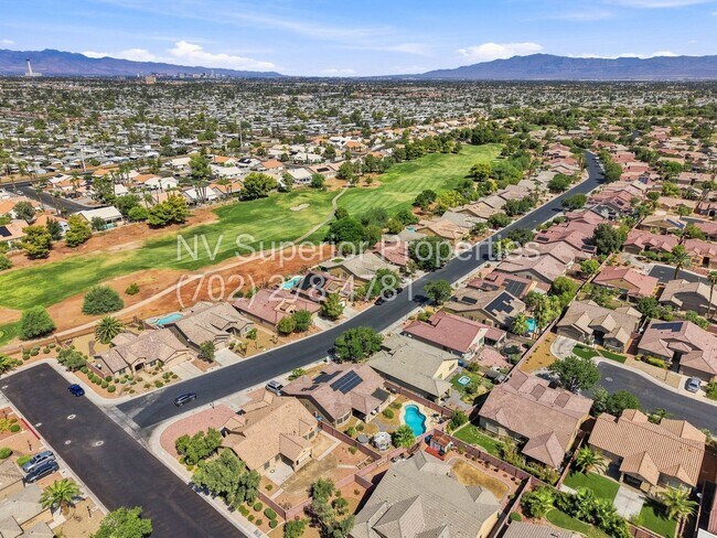 Building Photo - SE!! Stallion Mountain!! Gated!!! Single Story Home!! No Carpets!!! Covered patio!! Water Conditi...