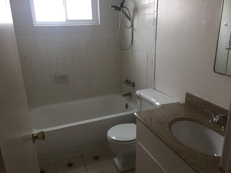 Building Photo - 800 Solano Ave