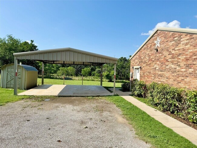Building Photo - 340 Lynch Bend Rd