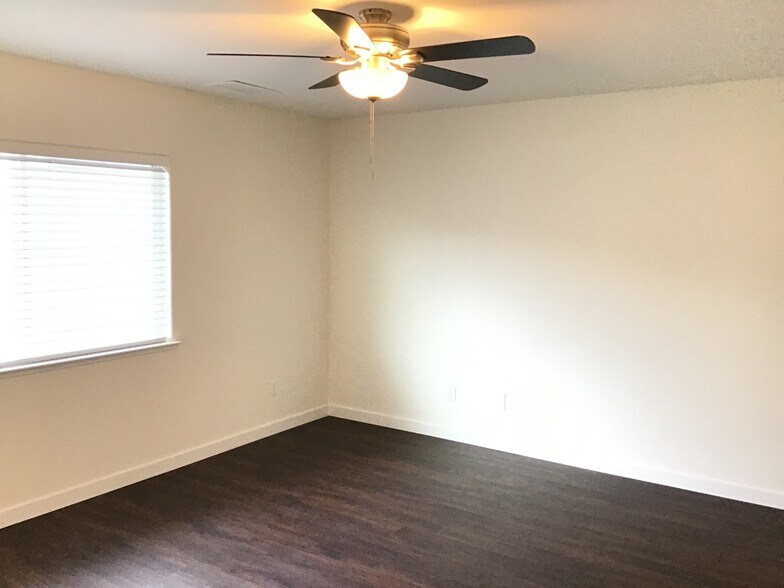 Building Photo - 1940 Black Sand Dr