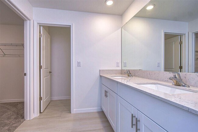 Building Photo - 8879 Little Bluestem Dr
