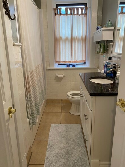 Bathroom - 2924 Espy Ave