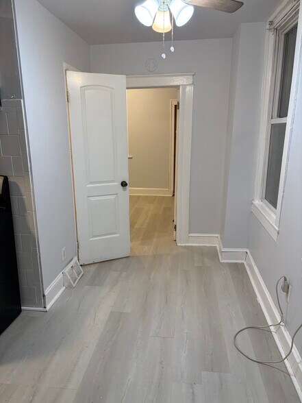 Building Photo - 2018 S 70th St