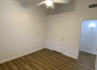 Building Photo - 8937 W Lone Cactus Dr