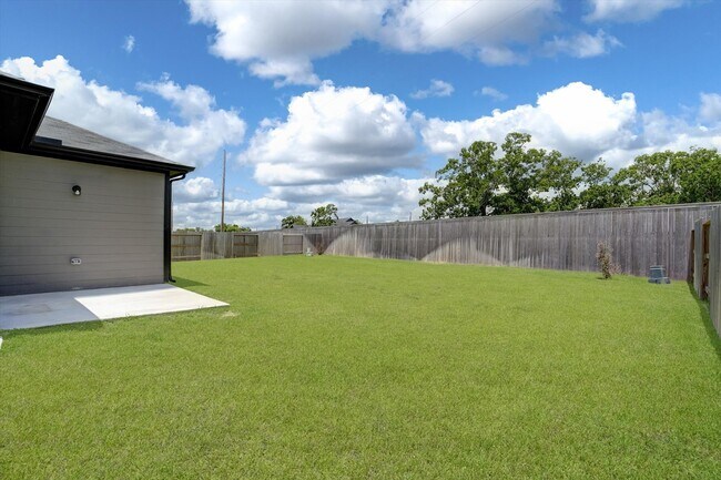 Building Photo - 511 Louis Ln