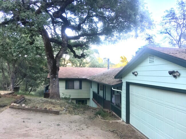 Building Photo - 1684 Lotus Rd