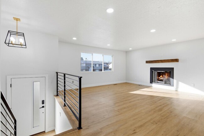 Building Photo - 5210 Woodledge Ave