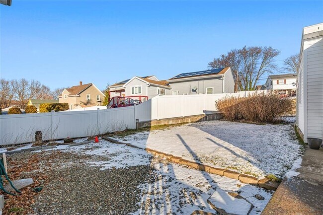 Building Photo - 2 Ann St