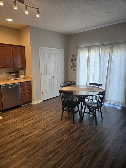 Building Photo - 914 Baden Manor Dr