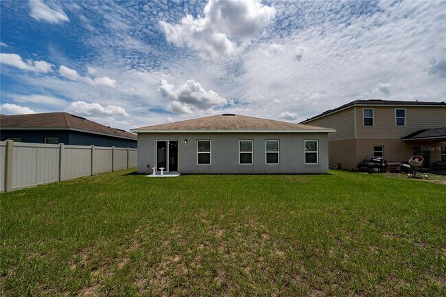 Building Photo - 145 Silver Maple Bend