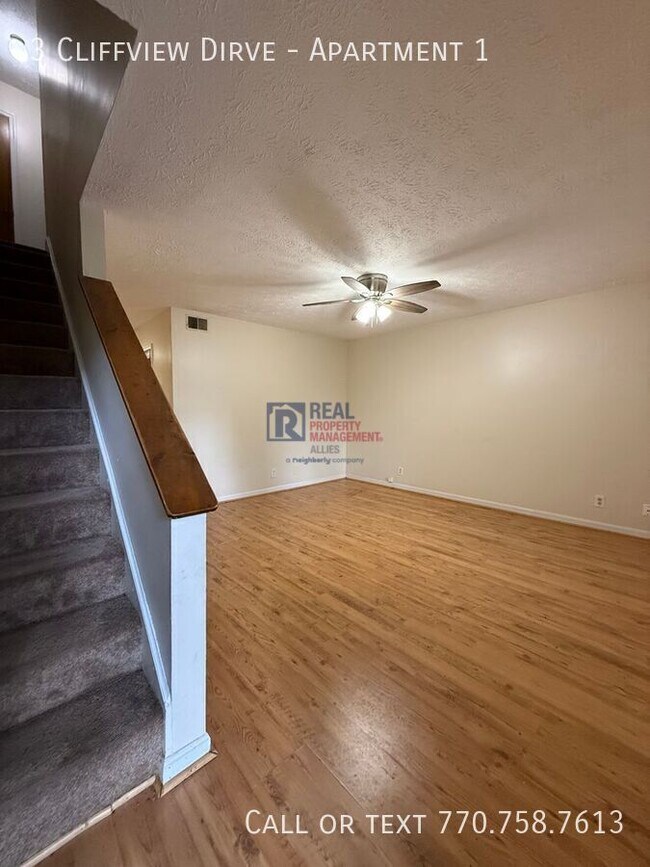 Building Photo - 3 Cliffview Dr SE