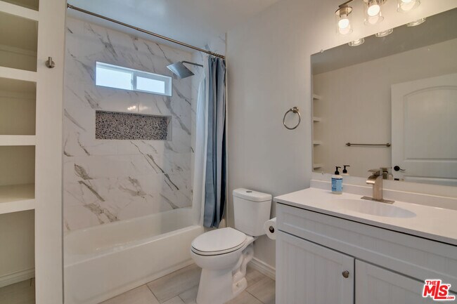 Building Photo - 2616 W 77th St