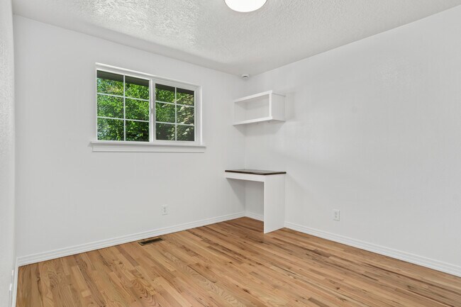 Building Photo - 1107 Beechwood Dr