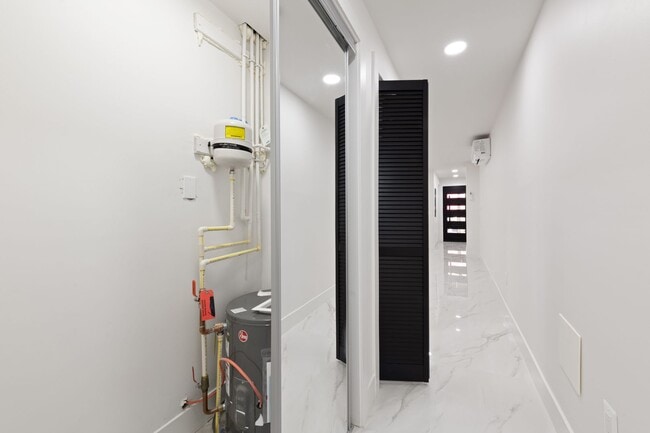 Building Photo - DC1026