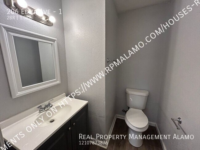 Building Photo - 206 Edna Ave