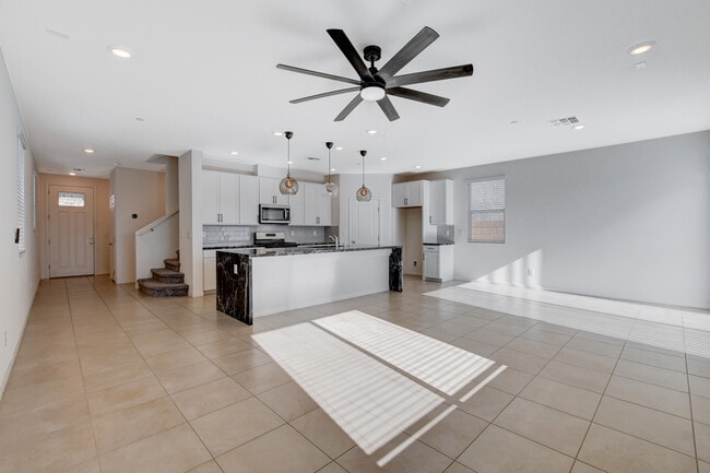 Building Photo - 8439 Vacarez Dr