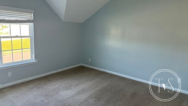Building Photo - RATE DROP ALERT (was $3200/month)!