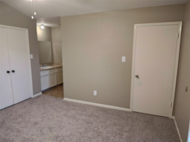 Building Photo - 11514 Meadow Ln