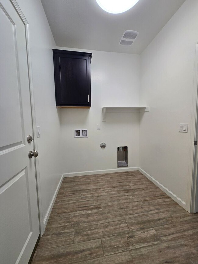 Building Photo - HIGHGATE 3 BED 2 BATH HOUSE RENTAL
