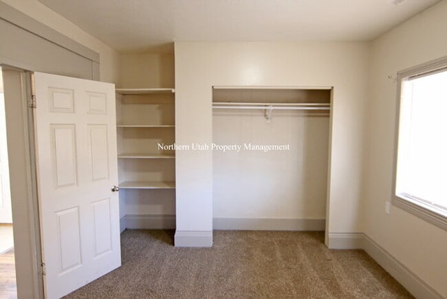 Building Photo - Updated 3 Bed 1 Bath with HVAC